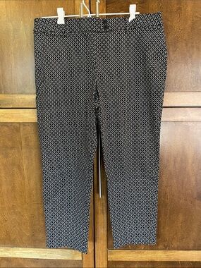 Cleo Petites black and white patterned Capri pants.
